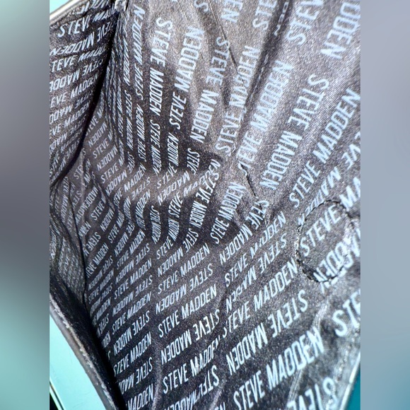 Steve Madden NWOT Black,  Pebbled Faux Leather Wristlet - Picture 4 of 5